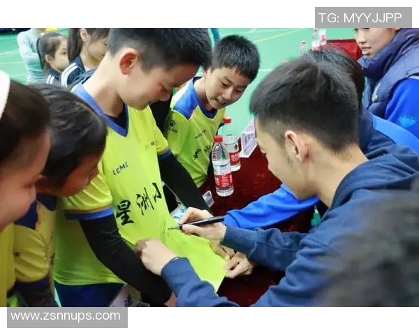 球星热心公益捐款助力足球事业发展弘扬体育精神传递社会温暖