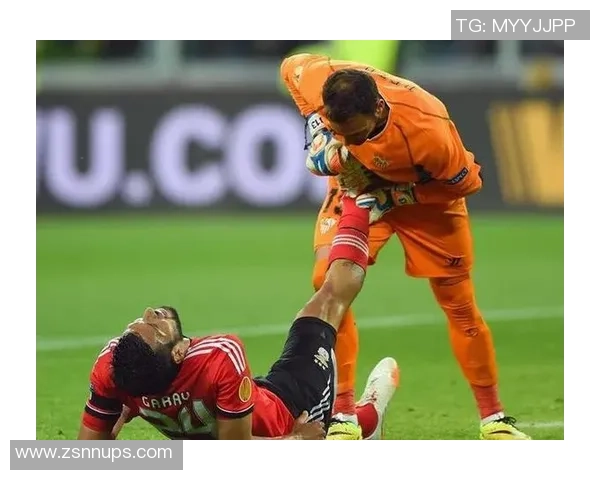 足球球星拿手机事件引发热议是谁在场上用手机挑战规则